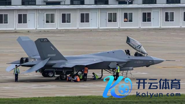 自如军新战机亮相 台军最怕哪种 海马斯方枘圆凿